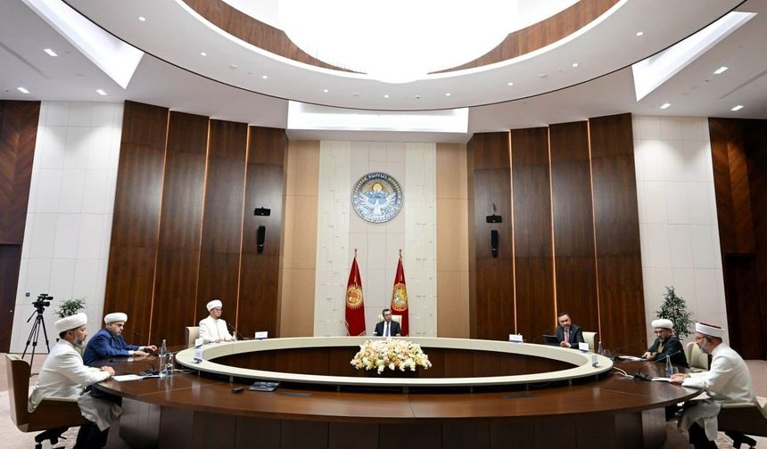Diyanet İşleri Başkanı Erbaş, Kırgızistan Cumhurbaşkanı Caparov ile bir araya geldi