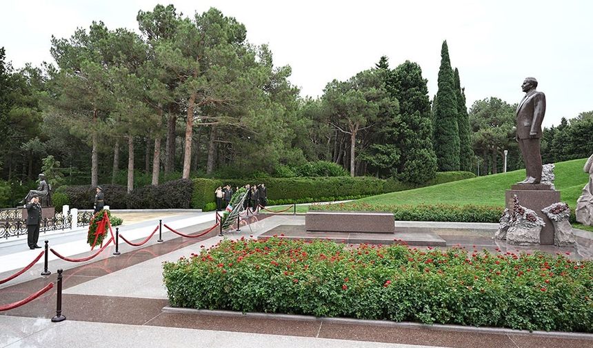 Genelkurmay Başkanı Bayraktaroğlu, Azerbaycan Savunma Bakanı Hasanov ile görüştü