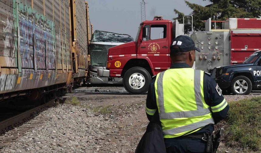 Meksika’daki tren kazasında can kaybı 10’a yükseldi