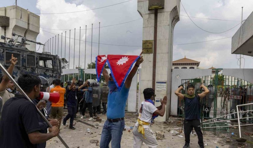 Nepal’de sosyal medya protestosunda 13 ölü