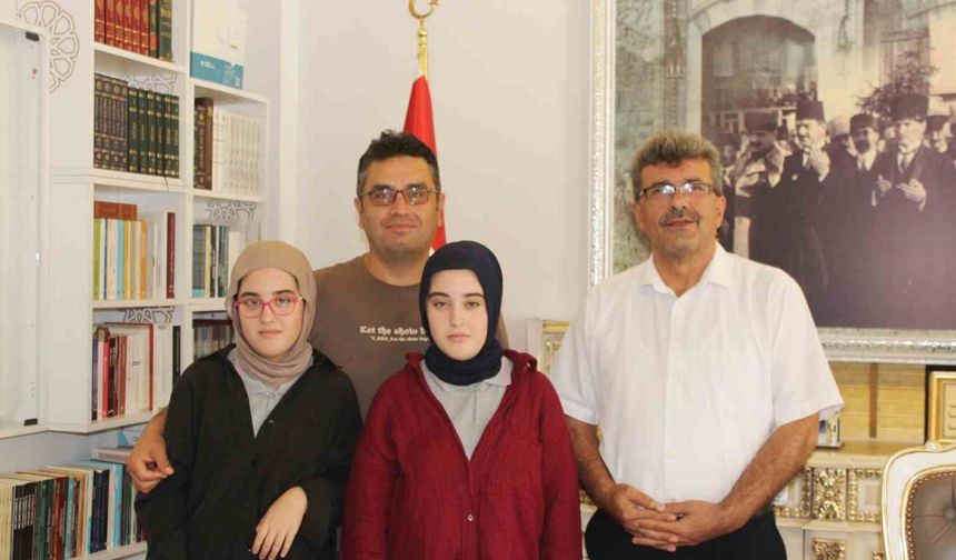 Ordu’da ’Yazınla Yazıma Dokun’ yarışmasında dereceye girenlere ödül
