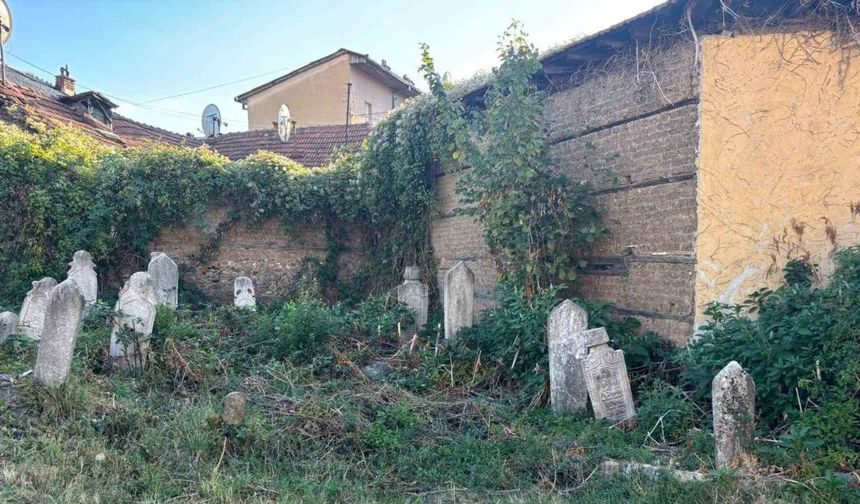 Prizren’de Suzi Çelebi türbesi ihya edilmeyi bekliyor