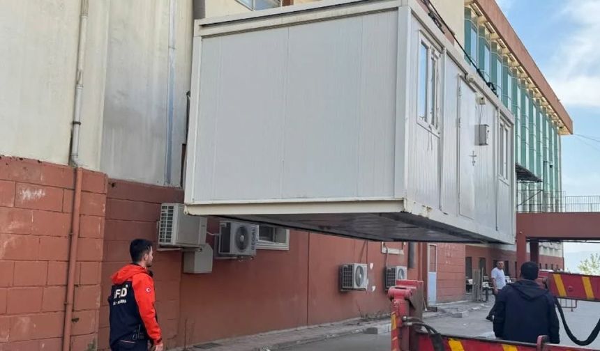 AFAD, Şırnak Devlet Hastanesine 10 yaşam konteyneri desteğinde bulundu