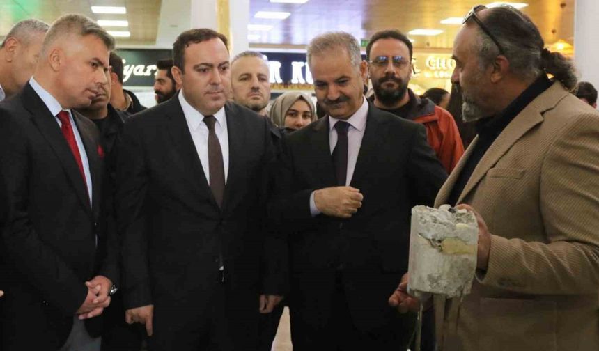 Ağrı’da "Nuh Tufanı" temalı sergi sanatseverlerle buluştu