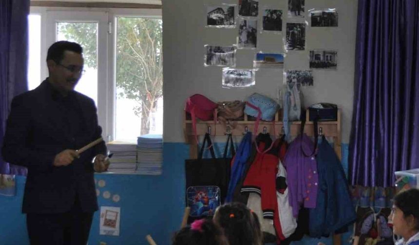 Akyaka Kaymakamı Demirtaş, okul ziyaretlerini sürdürüyor