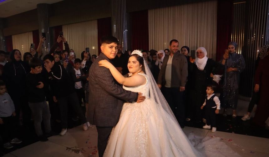 Babası vasiyet etti, down sendromlu gencin gelinlik hayali gerçek oldu
