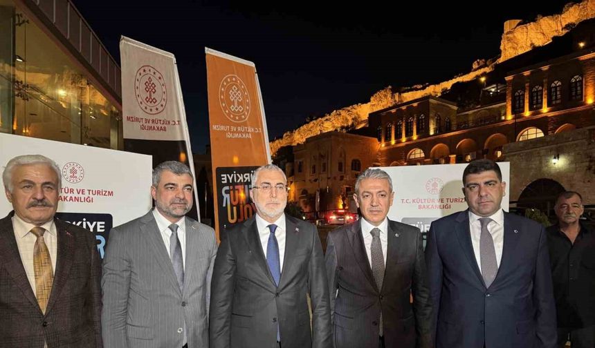 Bakan Işıkhan, Mardin Kültür Yolu Festivali’ndeki sergileri gezdi: "Türkiye’nin mozaiğini özetlediğimizde Mardin müthiş bir coğrafya"