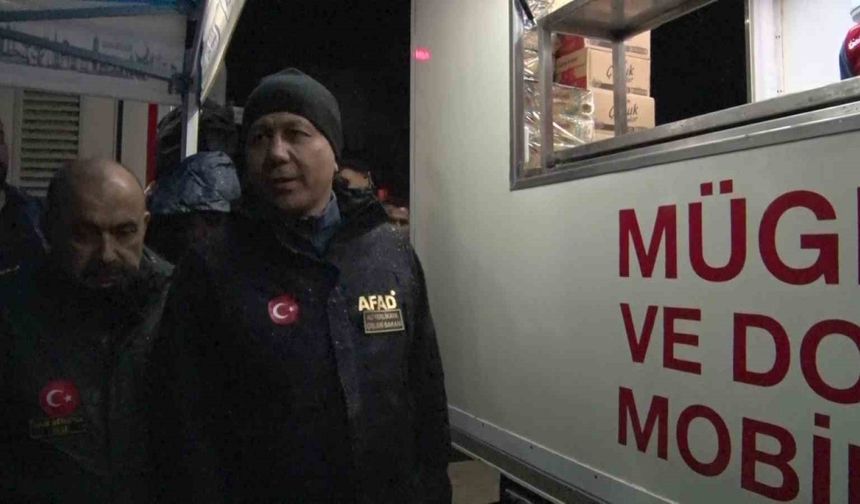 Bakan Yerlikaya, deprem bölgesinde incelemelerde bulundu