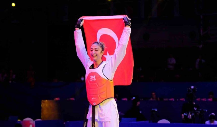 Balıkesir’in gururu Nafia Kuş Aydın, ikinci kez dünya şampiyonu