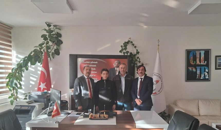 Başarılı öğrenciler ödüllendirildi