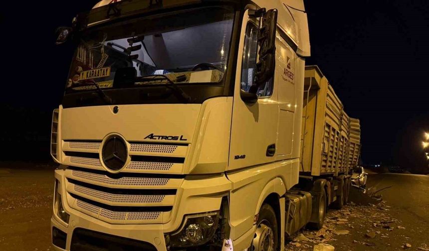 Batman’da tır ile otomobil çarpıştı: 2 yaralı