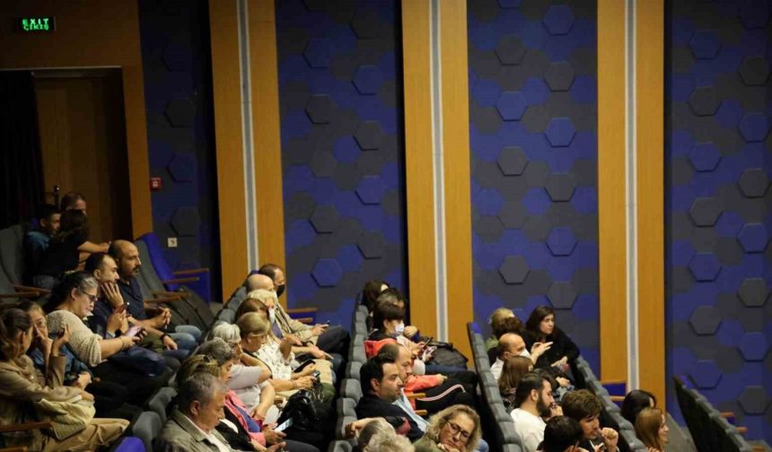 Bodrum Belediyesi Şehir Tiyatrosu yeni oyunuyla beğeni topladı