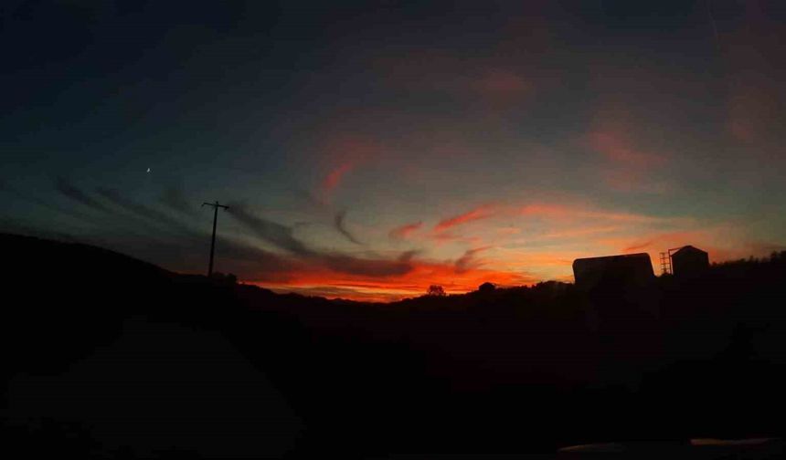 Bolu’da gün batımı kartpostallık görüntüler oluşturdu