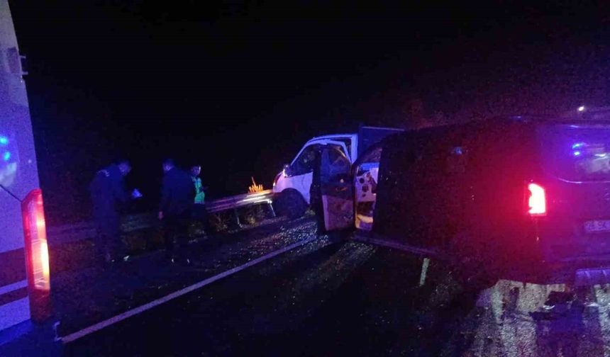 Çorum’da kamyonet ile minibüs çarpıştı: 7 yaralı