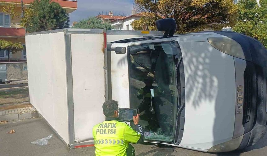 Çorum’da kamyonet ile otomobil çarpıştı: 1’i çocuk 5 yaralı