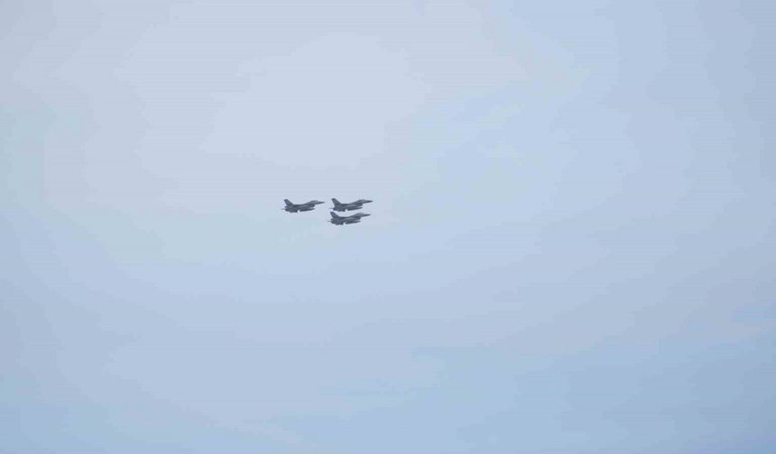 Çorum’da prova uçuşu yapan savaş uçakları nefes kesti