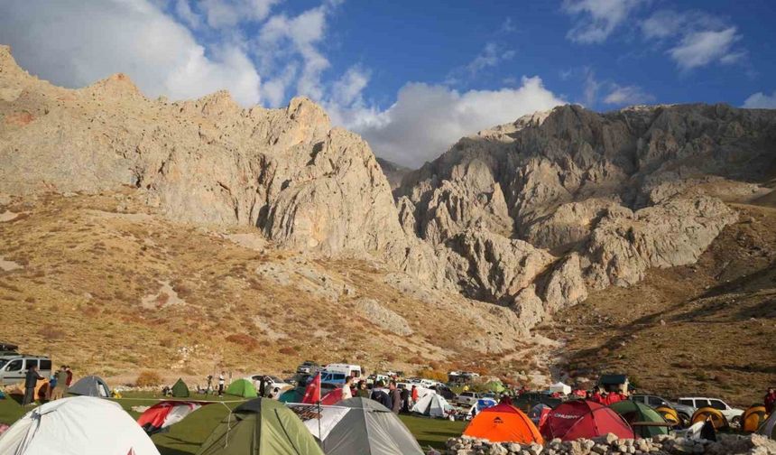 Cumhuriyet’in 102. yılında dağcılar, Emler Zirvesi’nde buluşacak