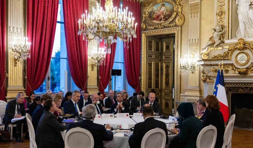 Dışişleri Bakanı Fidan, Fransa’da