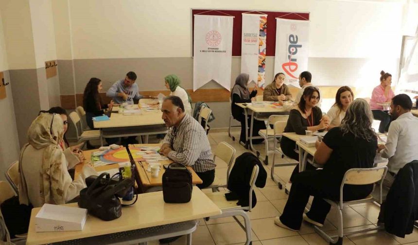 Diyarbakır’da "Şiddetsiz İletişim Yoluyla Yolda Sanat" eğitimi