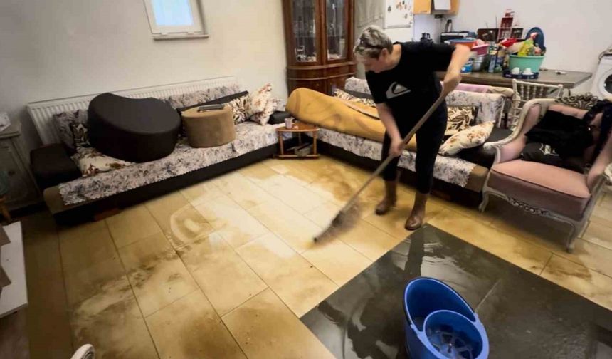 Edirne’de sağanak sonrası evleri su bastı