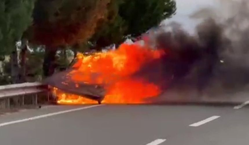 Edirne’de seyir halindeki otomobil alev alev yandı