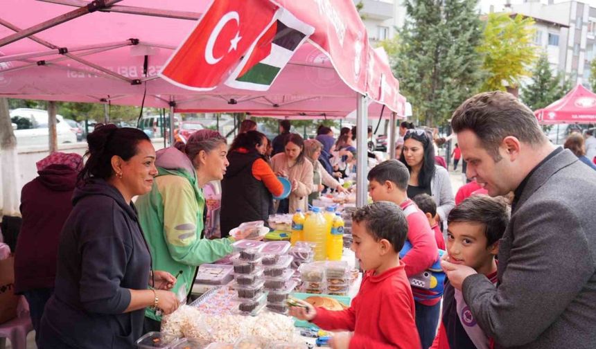 Emirbeyazıt İlkokulu’ndan Gazze’ye "Umut" sergisi