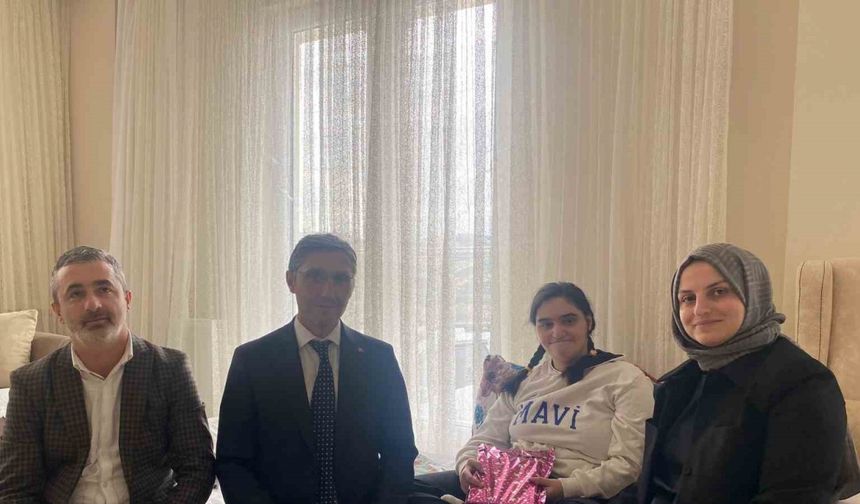 Evde eğitim hizmeti alan öğrenciye moral desteği