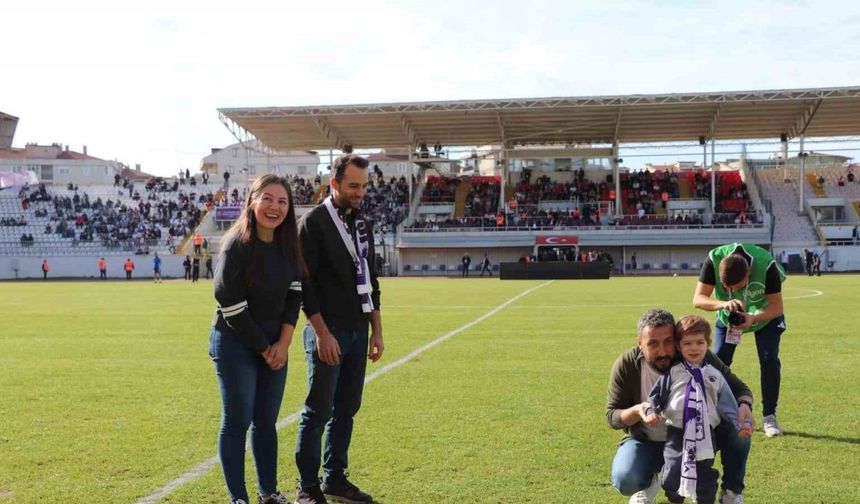 Gebzespor bilet gelirlerini DMD hastası Uras’a bağışladı