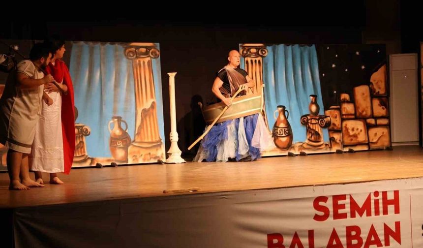 "Hades’e Yolculuk" tiyatro severlerle buluştu