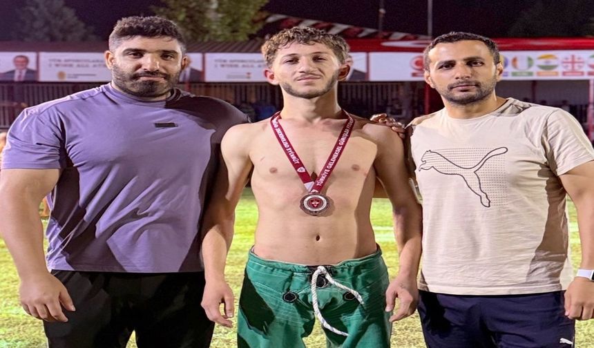 Hakkârili Bedirhan Durğun Türkiye üçüncüsü oldu