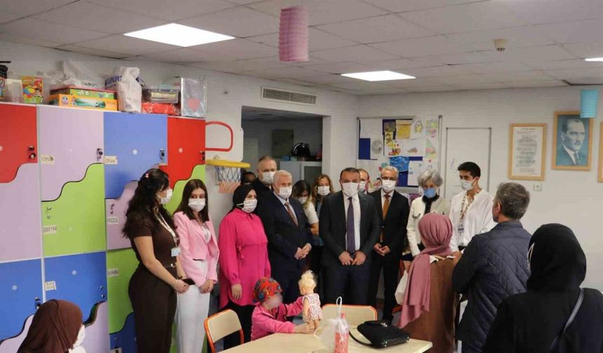 "Hastane Okulu"ndaki öğrenciler eğitimden kopmuyor