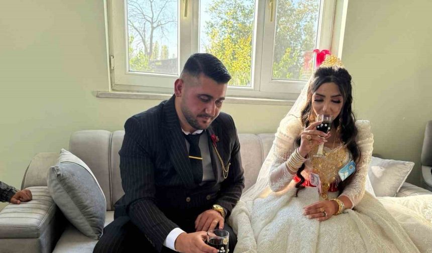 Iğdır’da İranlı gelin düğününde geleneklerini uyguladı, davetliler ilgiyle izledi