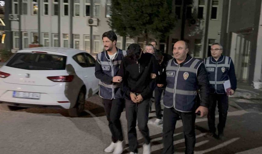 İki vatandaşı 1 milyon 800 bin TL dolandırdılar, polisin takibiyle yakalandılar