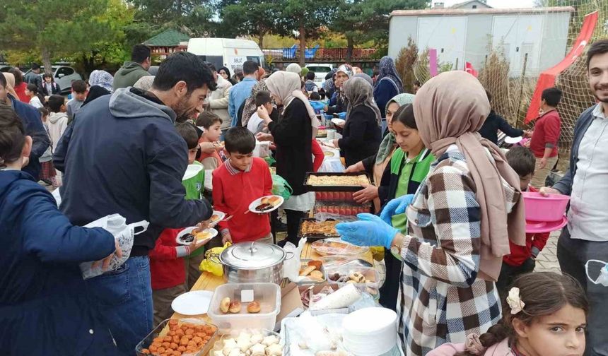 İlkokul öğrencilerinden Gazze için yardım etkinliği