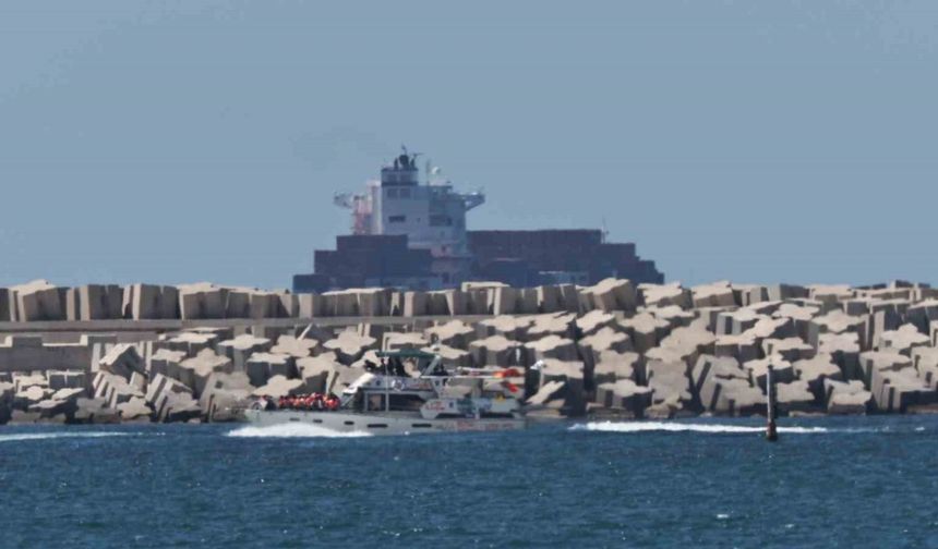 İsrail’in alıkoyduğu Küresel Sumud Filosu’ndaki aktivistler Aşdod Limanı’na getirildi
