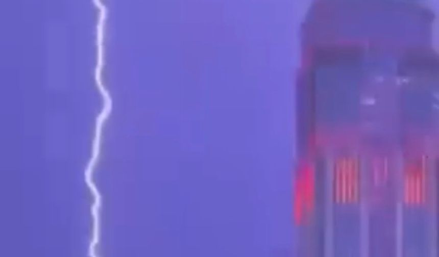 İstanbul Finans Merkezi’nin tepesine yıldırım düştü