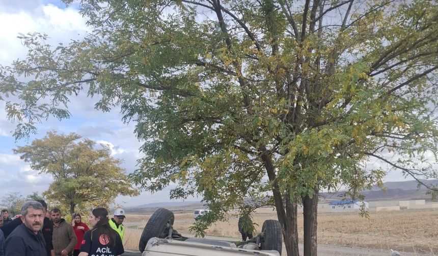 Kontrolden çıkan otomobil devrildi: 1 ölü, 1 yaralı