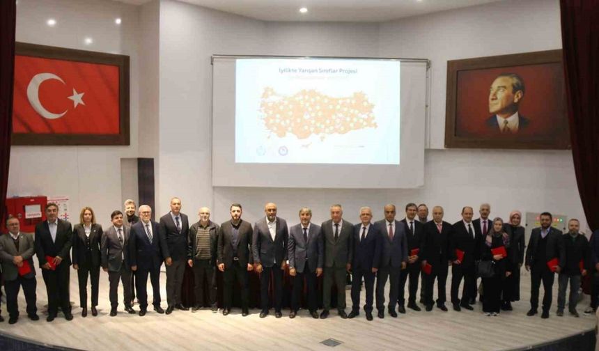 Kütahya’da "İyilikte Yarışan Sınıflar" projesi bilgilendirme ve ödül programı