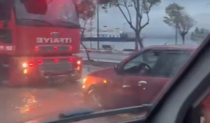 Lapseki’de cadde ve sokaklar göle döndü