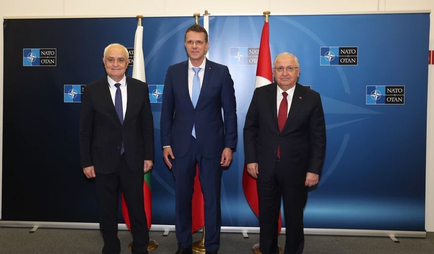 Milli Savunma Bakanı Güler, Romanya ve Bulgaristan savunma bakanlarıyla bir araya geldi