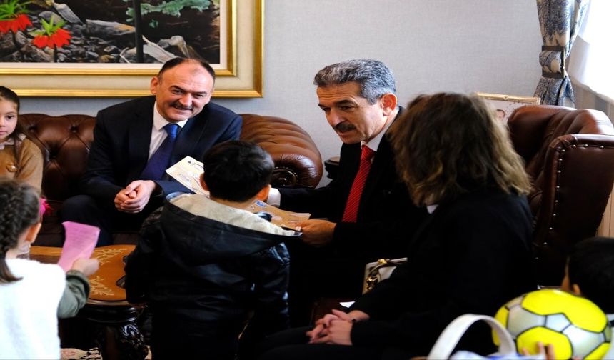 Minik eller, Vali Ekici’ye sevgiyle uzandı