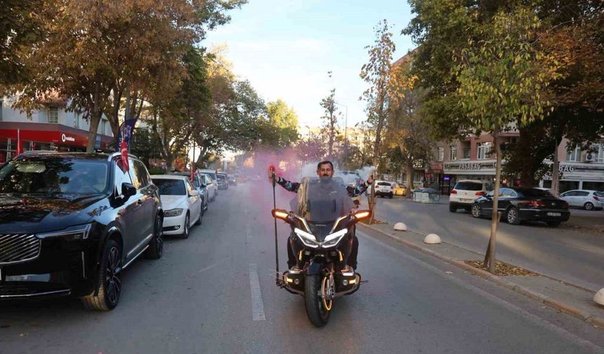 Motosikletle umre yolculuğunu tam 15 bin kilometreyle tamamladı