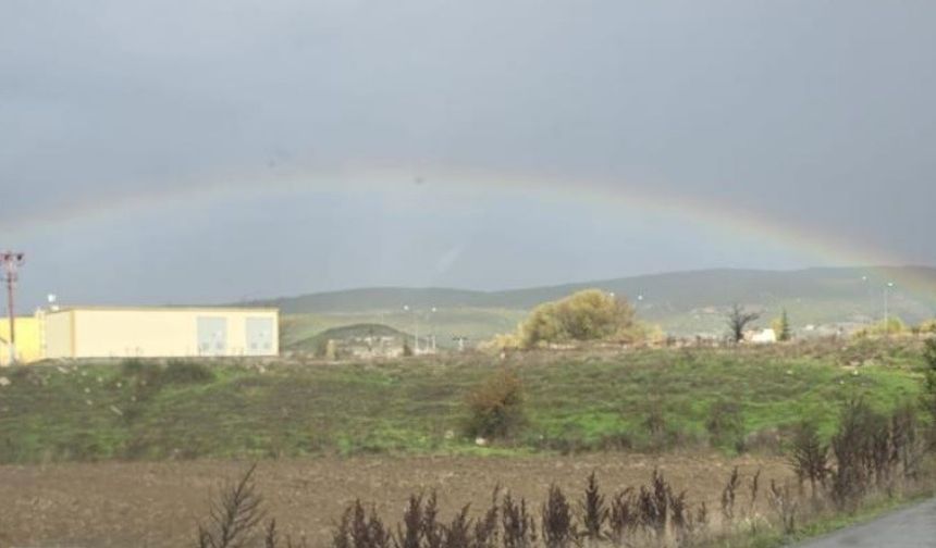 Moymul ovasında gözlenen gökkuşağı büyüledi