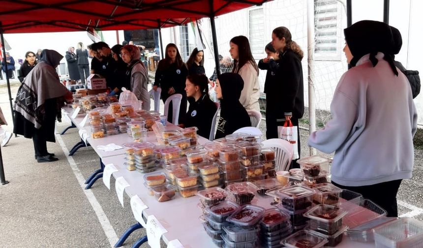 Mudurnu İmam Hatip Lisesi öğrencilerinden Gazze’ye anlamlı destek: 70 bin lira toplandı