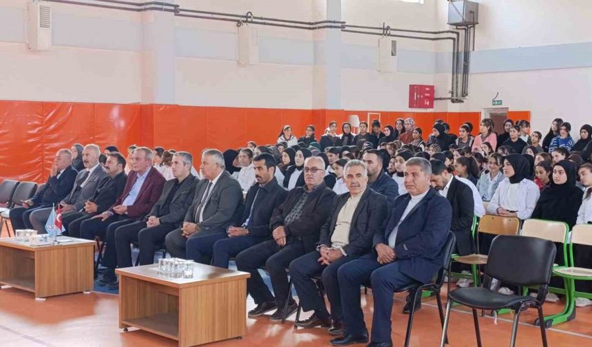 Muradiye’de imam hatip okullarının 74. kuruluş yıl dönümü kutlandı