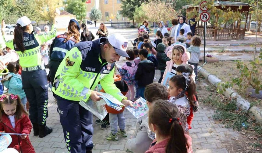 Niğde’de öğrencilere jandarma tanıtımı ve trafik eğitimi