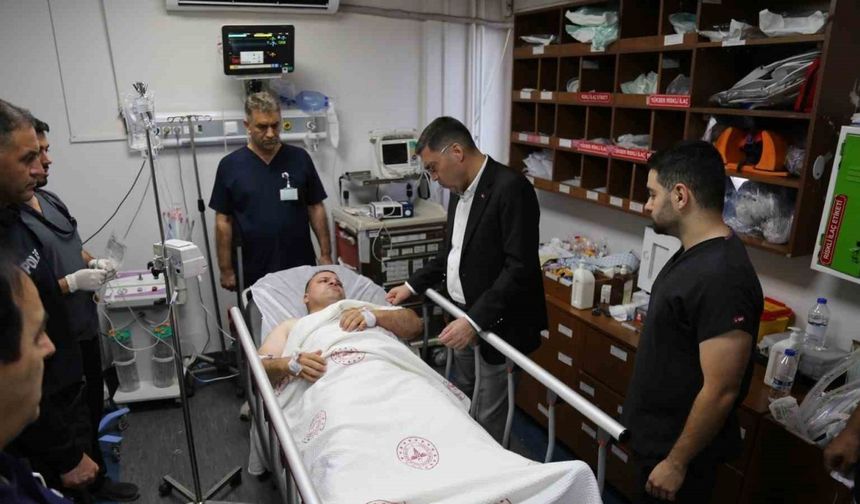 Nöbet tutan polise bıçaklı saldırı