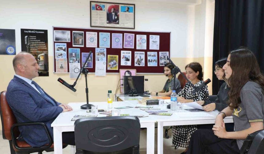Öğrenciler sınav stresini ‘Genç Radyo’ ile aşıyor