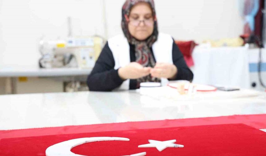 Olgunlaşma Enstitüsü’nde Cumhuriyet’in 102. yılına özel "bayrak" temalı eserler işlendi