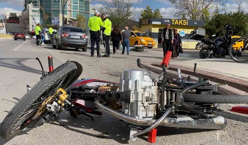 Otomobil ile motosiklet çarpıştı: 1 yaralı